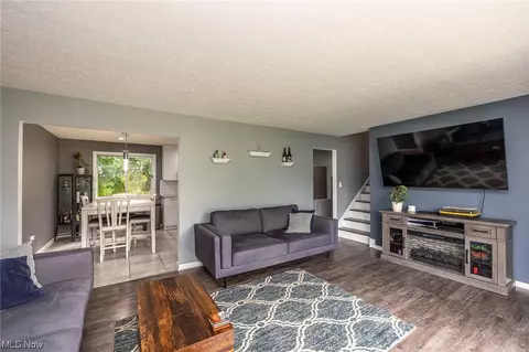 7359 Ames Rd, Parma, OH 44129 photo 4