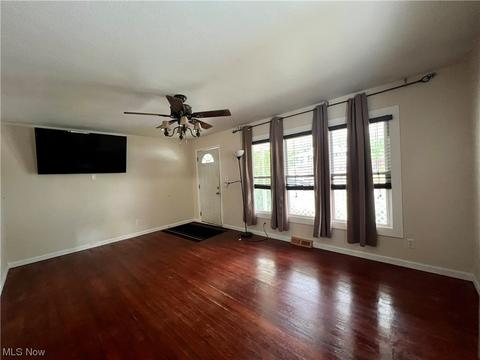 514 Summit Ave, Niles, OH 44446 photo 2