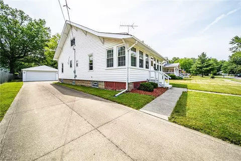 4779 Eldo St, Willoughby, OH 44094 photo 2
