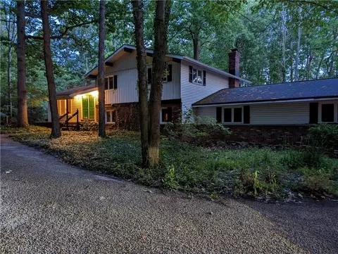 7970 Viewmount Dr, Painesville, OH 44077