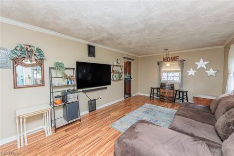 371 Olive St, Elyria, OH 44035 photo 2