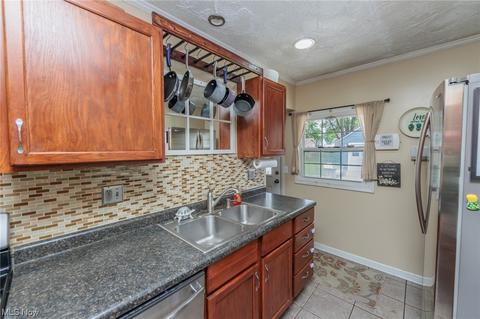 371 Olive St, Elyria, OH 44035 photo 9