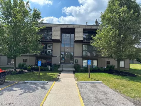9610 Cove Dr #14B, North Royalton, OH 44133