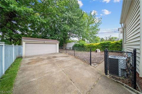 255 E 211th St, Euclid, OH 44123 photo 5