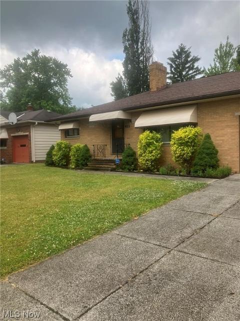 7246 Maplewood Rd, Parma, OH 44130 photo 2