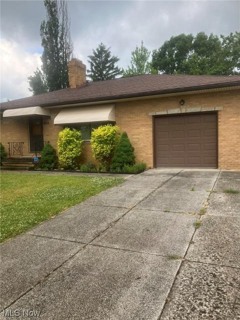 7246 Maplewood Rd, Parma, OH 44130 photo 1