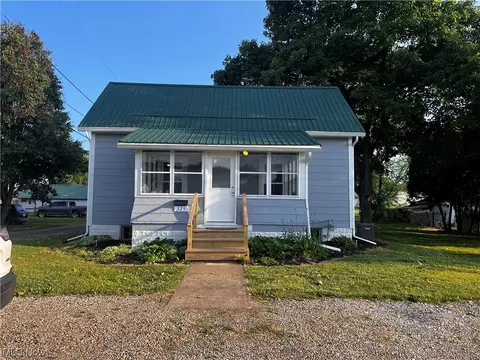 325 Pearl St, Newcomerstown, OH 43832