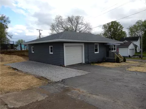 607 Ash St, Coshocton, OH 43812 photo 4