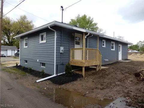 607 Ash St, Coshocton, OH 43812 photo 2
