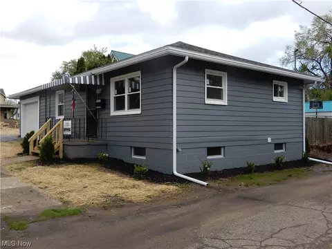 607 Ash St, Coshocton, OH 43812 photo 3