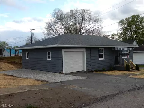 607 Ash St, Coshocton, OH 43812 photo 1