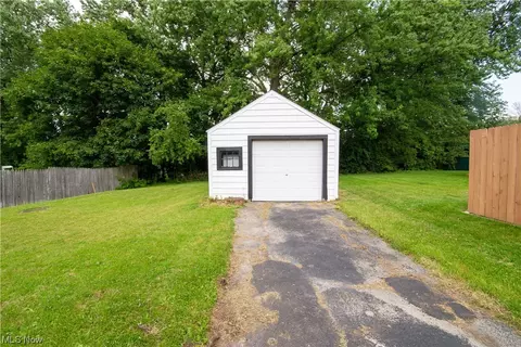 7479 Oregon Trl, Boardman, OH 44512 photo 10