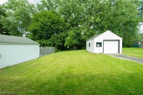 7479 Oregon Trl, Boardman, OH 44512 photo 9