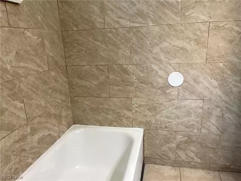 885 E 239th St, Euclid, OH 44123 photo 9