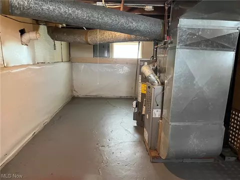 885 E 239th St, Euclid, OH 44123 photo 13