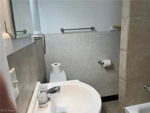 885 E 239th St, Euclid, OH 44123 photo 7
