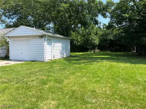 885 E 239th St, Euclid, OH 44123 photo 19