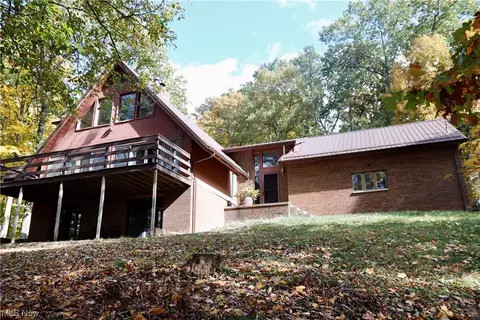 18 Hillcrest Dr, Little Hocking, OH 45742