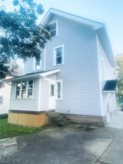 369 Maplewood Ave, Struthers, OH 44471 photo 4