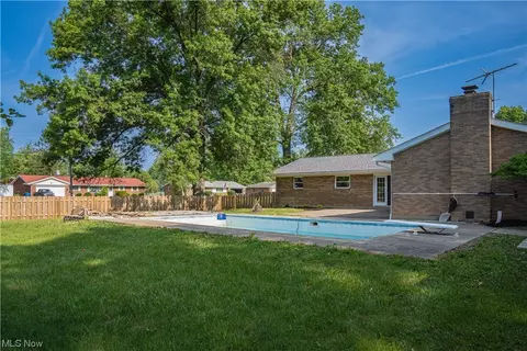 698 Apache Run, Macedonia, OH 44056 photo 4