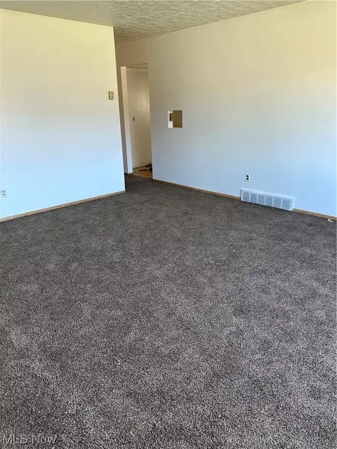 543 E 208th St, Euclid, OH 44119 photo 4