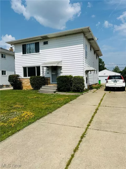 543 E 208th St, Euclid, OH 44119 photo 2