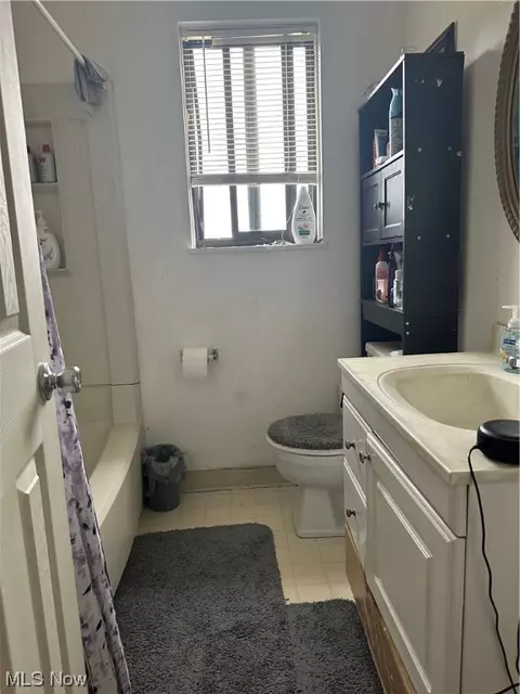 941 E 250th St, Euclid, OH 44132 photo 9