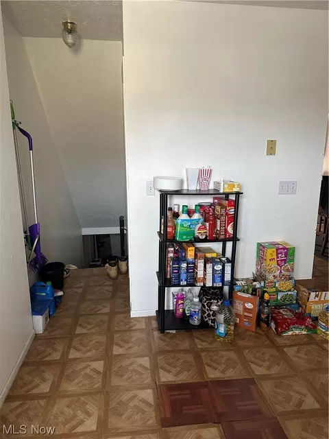941 E 250th St, Euclid, OH 44132 photo 5