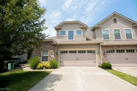 322 Lakewick Ln, Willowick, OH 44095