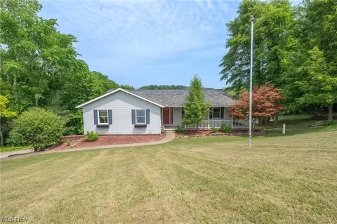 2187 Golfview Dr NE, New Philadelphia, OH 44663