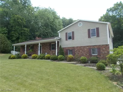 936 Green Dr, Coshocton, OH 43812