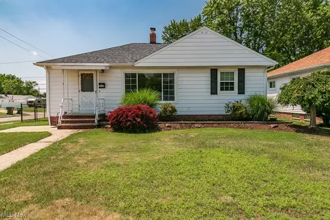 1766 Eldon Dr, Wickliffe, OH 44092 photo 1