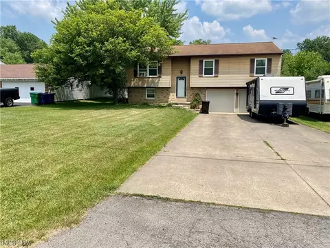 1113 Prince Dr, Cortland, OH 44410
