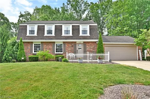 8998 Briarbrook Dr NE, Warren, OH 44484