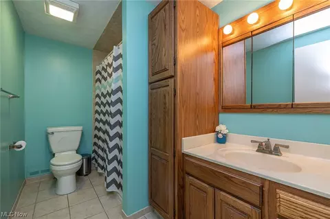 4424 Rollingview Dr, Seven Hills, OH 44131 photo 21