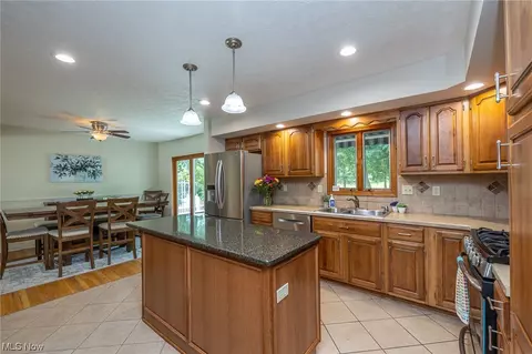 4424 Rollingview Dr, Seven Hills, OH 44131 photo 6