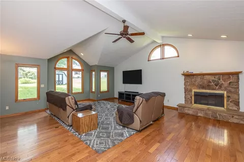 4424 Rollingview Dr, Seven Hills, OH 44131 photo 12