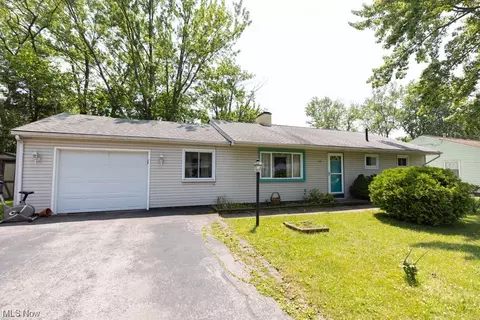 479 Olivet Dr, Elyria, OH 44035 photo 2