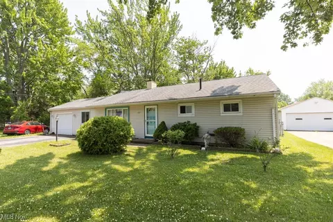 479 Olivet Dr, Elyria, OH 44035 photo 3