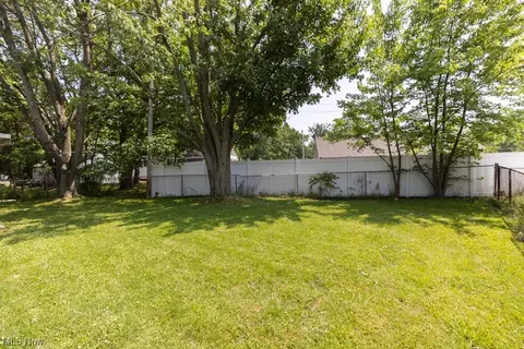 479 Olivet Dr, Elyria, OH 44035 photo 17