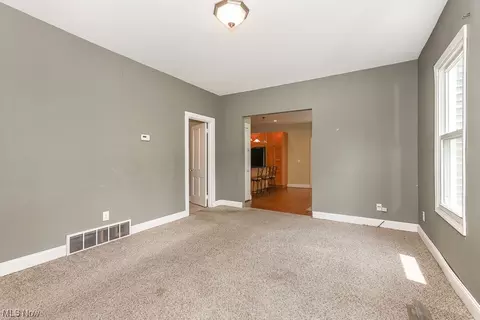 172 Beech St, Berea, OH 44017 photo 3