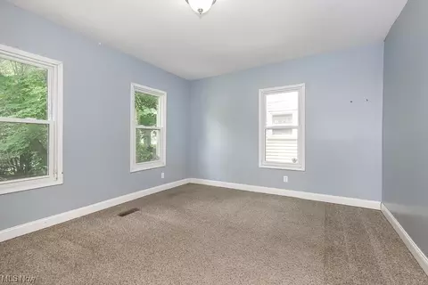 172 Beech St, Berea, OH 44017 photo 5