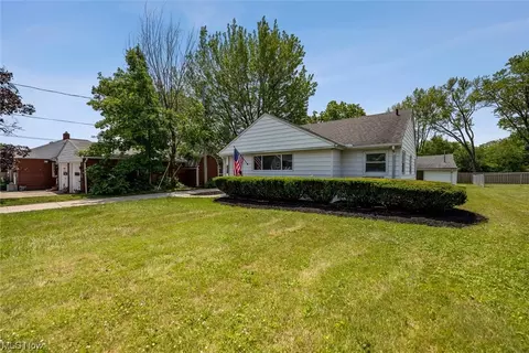 581 Longfellow Dr, Berea, OH 44017 photo 26
