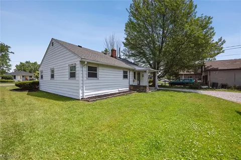 581 Longfellow Dr, Berea, OH 44017 photo 29