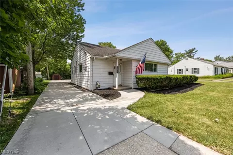 581 Longfellow Dr, Berea, OH 44017 photo 25