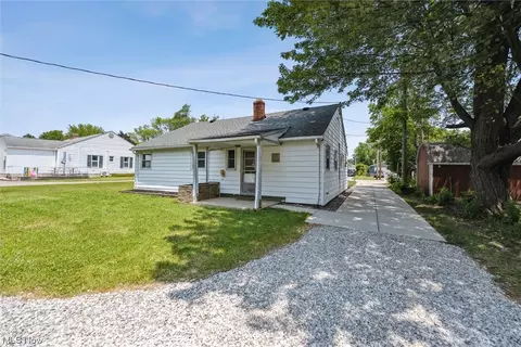 581 Longfellow Dr, Berea, OH 44017 photo 27