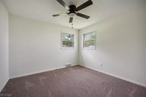 581 Longfellow Dr, Berea, OH 44017 photo 5