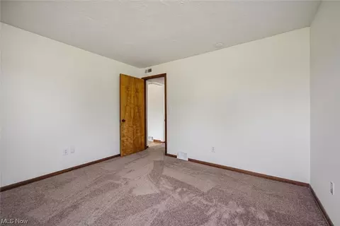581 Longfellow Dr, Berea, OH 44017 photo 18
