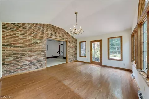 305 Simich Dr, Seven Hills, OH 44131 photo 9