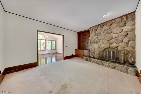 305 Simich Dr, Seven Hills, OH 44131 photo 10